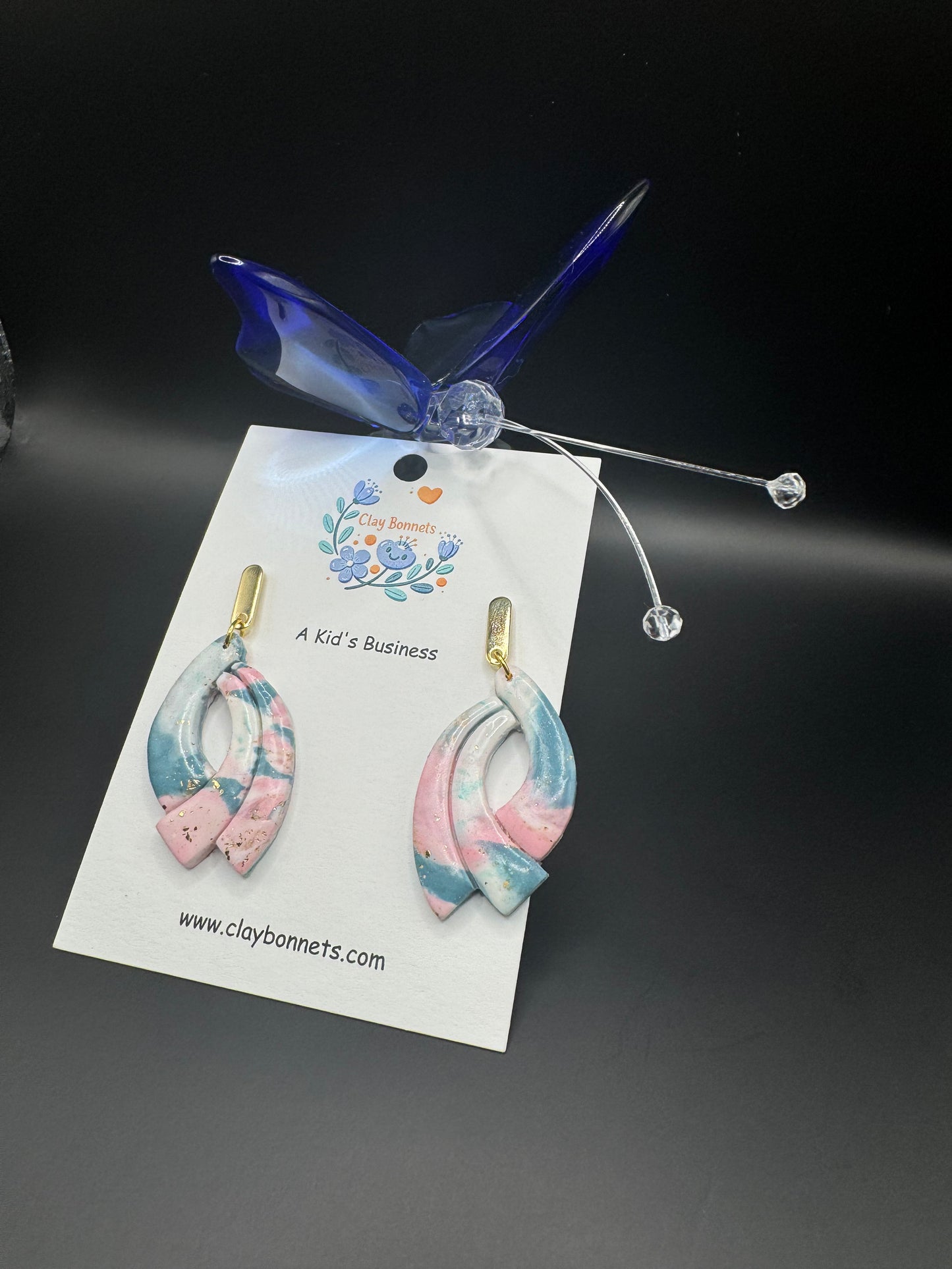 A Hint of Gold on Dreamy Swirls.