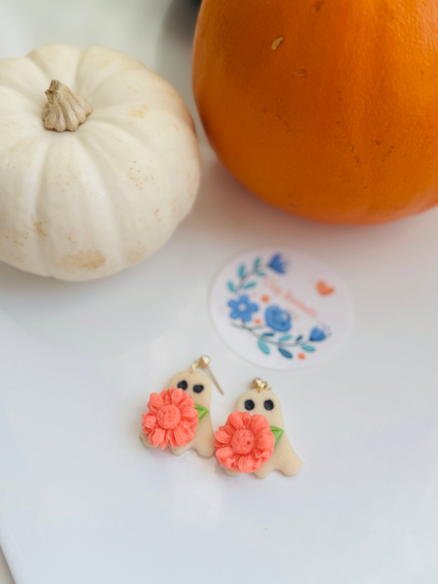 Glow in the dark - Ghosts with a flower