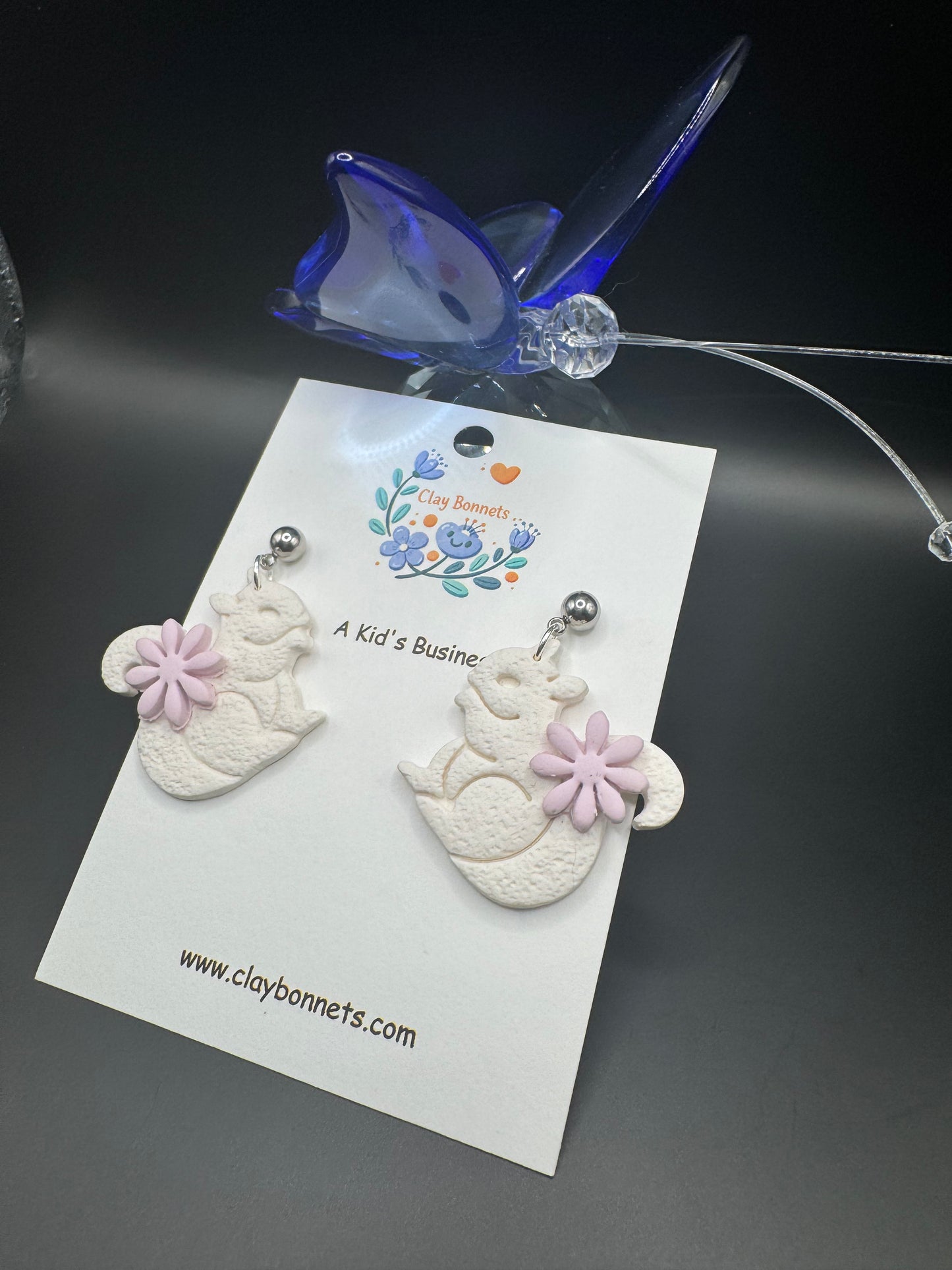 Squirrelly blooms! 🐿️🌸